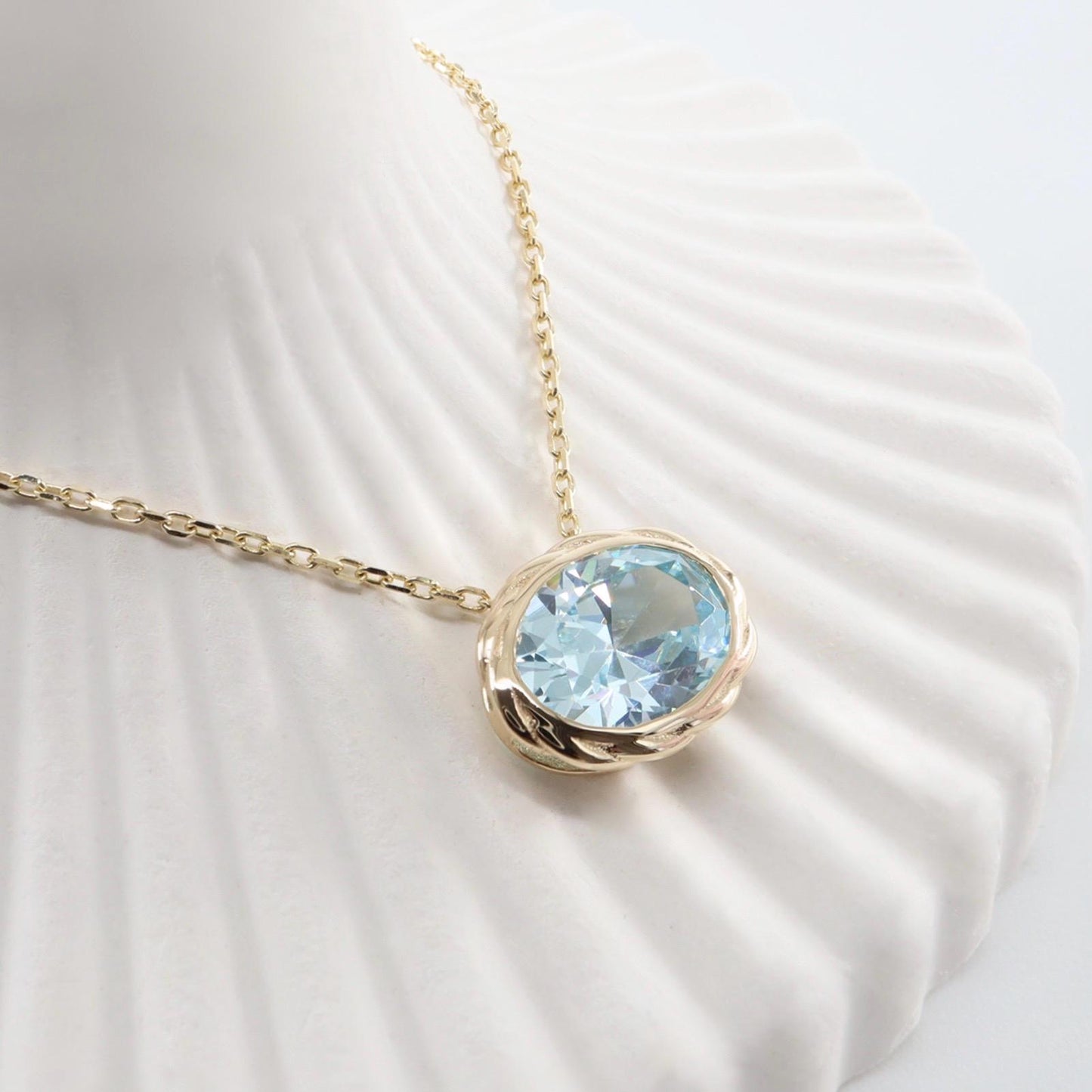 Vintage Aquamarine Pendant Necklace – 14K Solid Gold