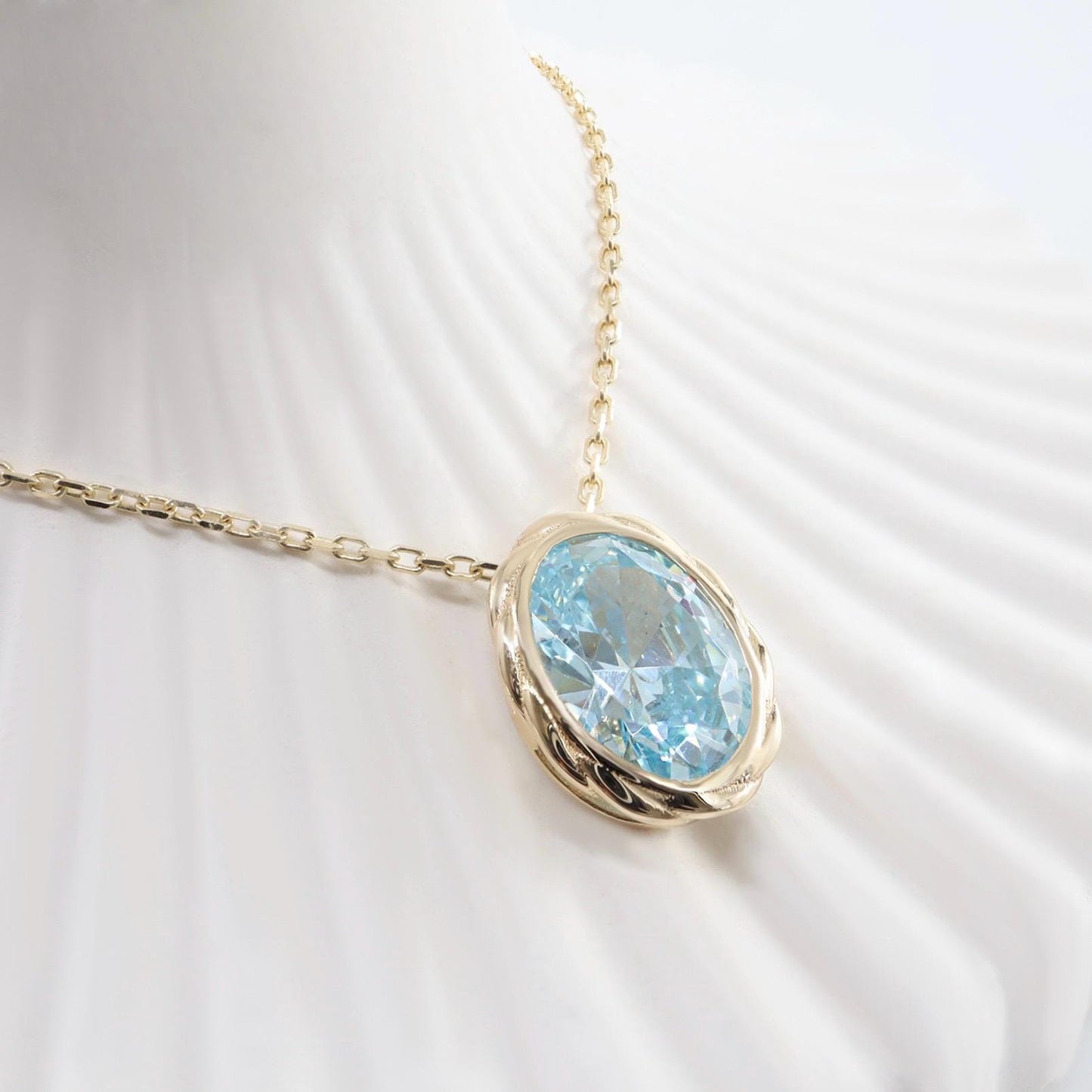 Vintage Aquamarine Pendant Necklace – 14K Solid Gold