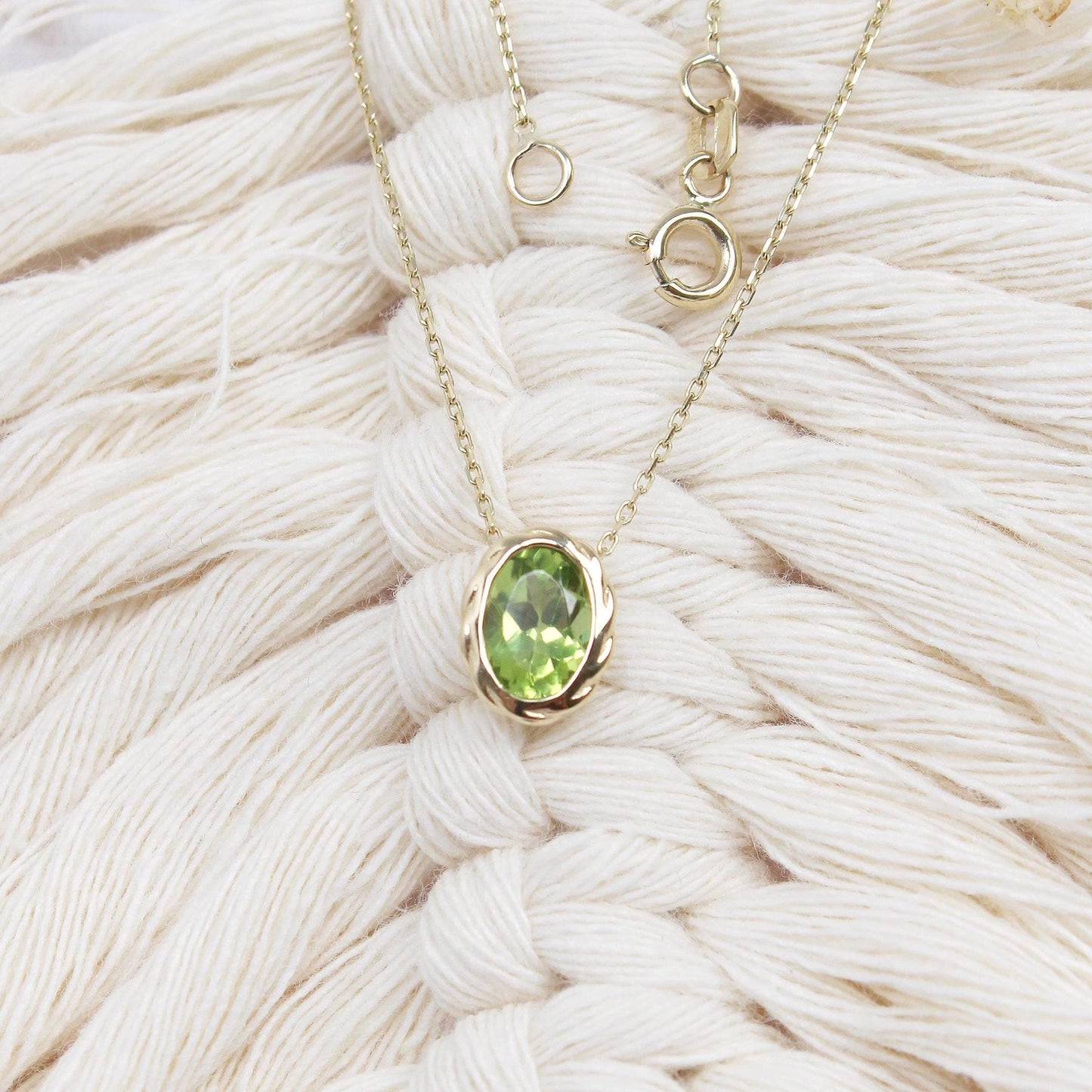 Elegant Oval Peridot Pendant Necklace – 14K Solid Gold