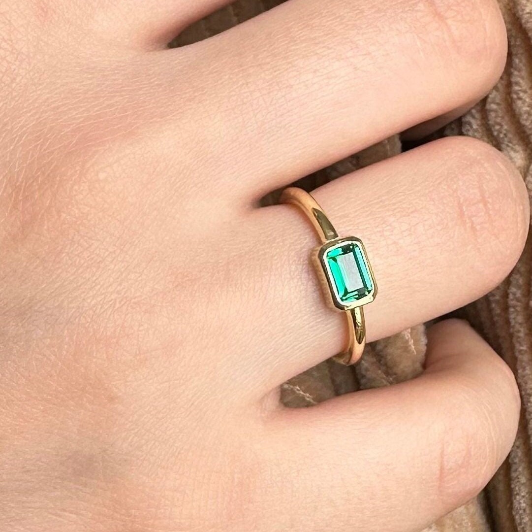 Dainty Emerald Baguette Stackable Ring – 14K Solid Gold