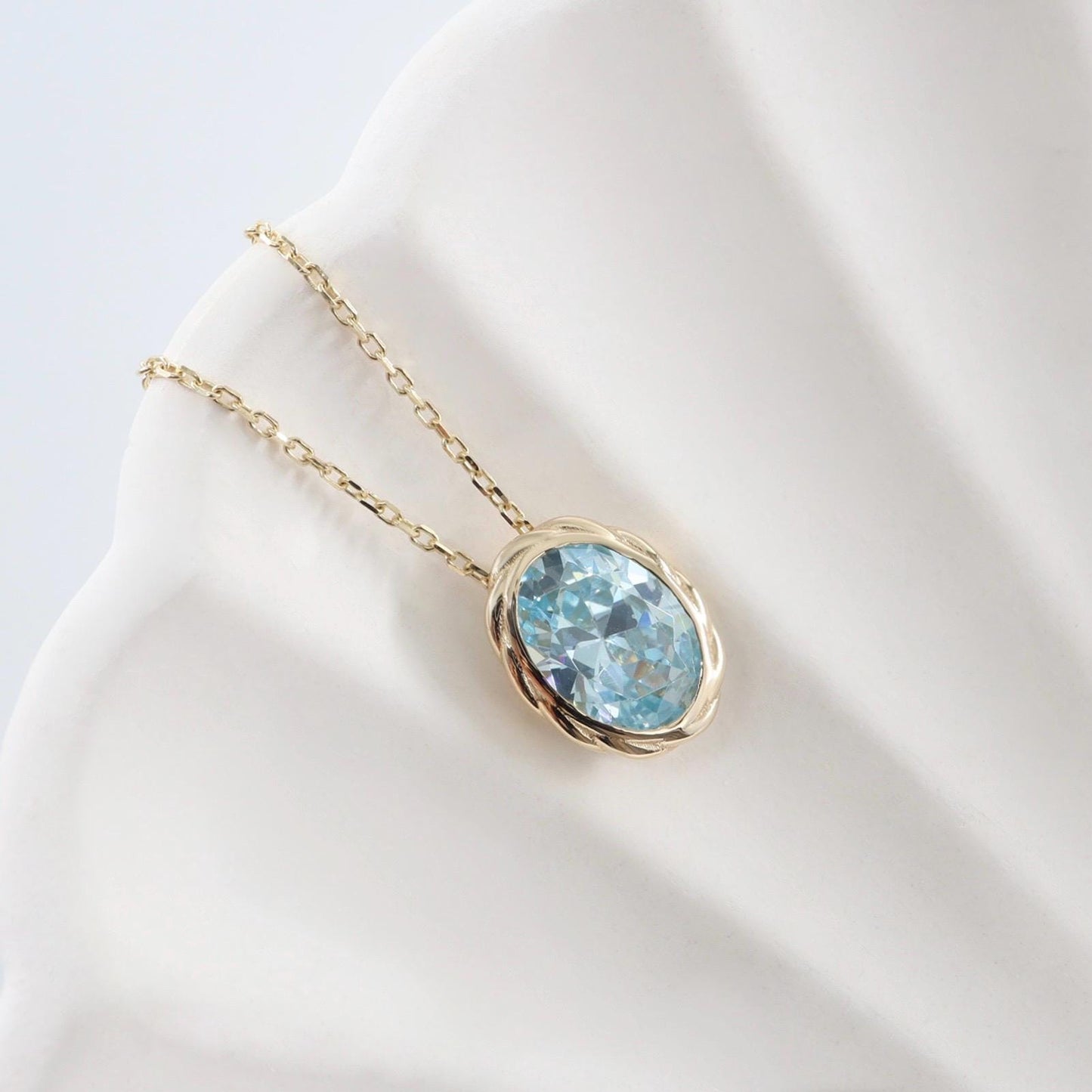 Vintage Aquamarine Pendant Necklace – 14K Solid Gold